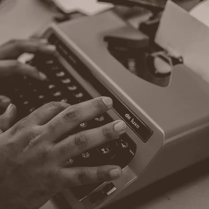 hands on typewriter